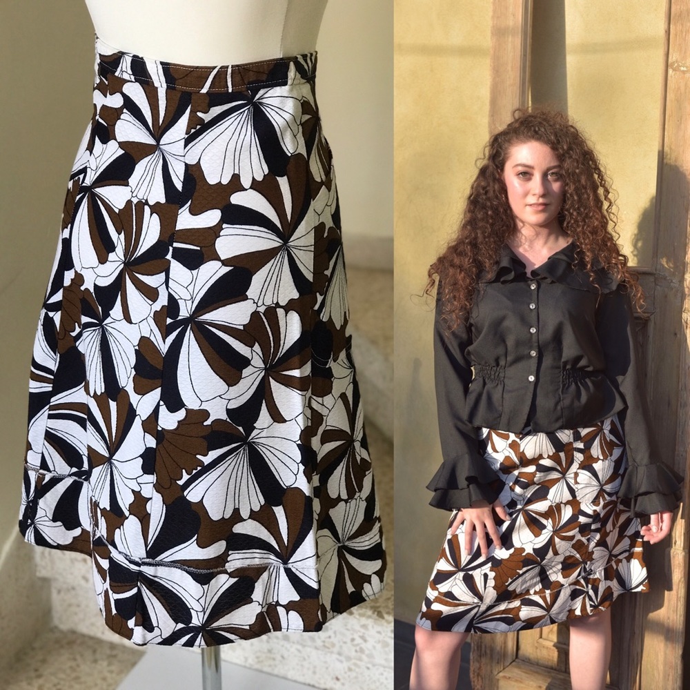 1960's Vintage Pinwheel Pattern Knee-Length Skirt - Picture 2 of 9